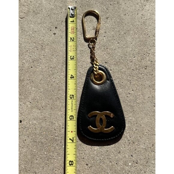 Vintage CHANEL CC Black Gold Coin Key Chain Ring Keychain Charm RARE - Picture 6 of 10